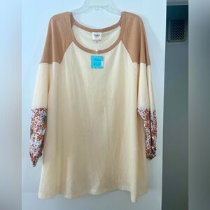 NWT Women’s Plus 2X Hayden Los Angeles Waffle Knit Top with Floral Sleeves